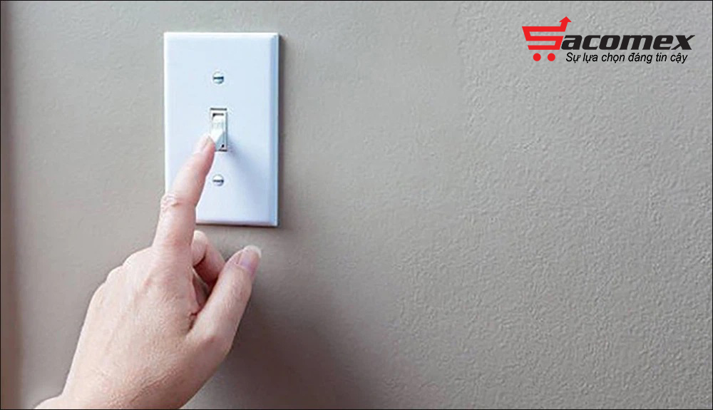 Sử dụng cầu dao điện bật điều hòa