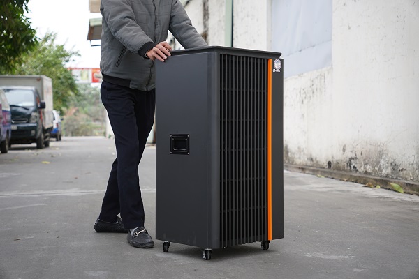 Công suất vượt trội: Máy hút ẩm công nghiệp Fujihaia DH90B có công suất hút ẩm lên đến 90 lít mỗi ngày (ở điều kiện 30oC, 80%). Điều này làm cho nó trở thành lựa chọn tốt cho nhiều ứng dụng, bao gồm các nhà kho, văn phòng, cơ quan, và trường học. Với nguồn điện 220V ~ 50Hz, sản phẩm này dễ dàng sử dụng và tích hợp vào hầu hết các môi trường.