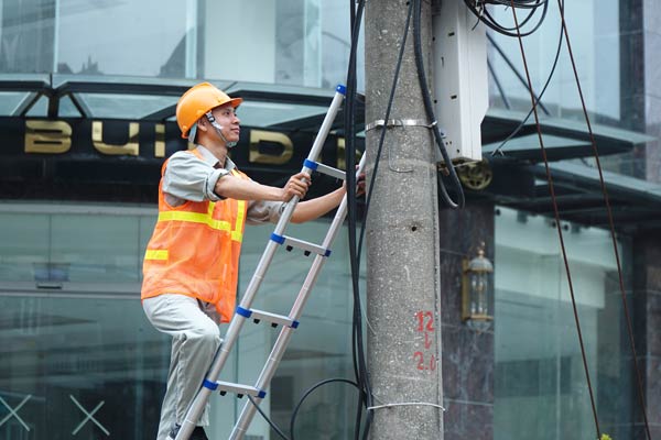 Công dụng của Thang Nhôm Rút Gọn Đơn Advindeq ADT210B