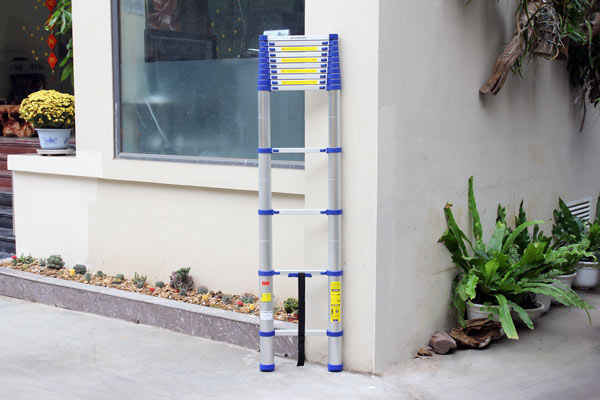 Thiết kế tiện lợi của thang nhôm rút gọn đơn Advindeq ADT214B