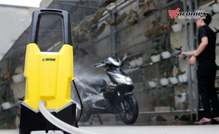 Review top 8 máy xịt rửa xe tự hút nước mạnh nhất