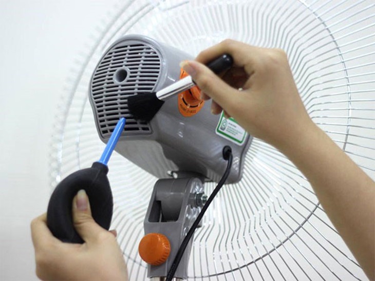 Bụi bẩn và cặn bám
